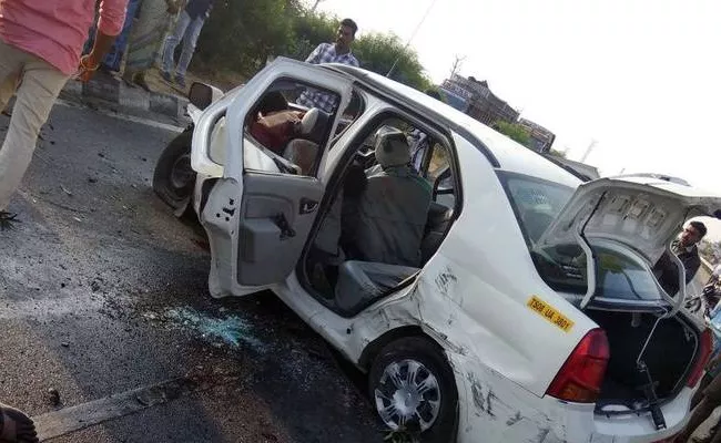 Three Died In Car Accident At mahabubNagar - Sakshi