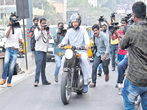 Asaduddin Owaisi Lunch Meeting with KCR - Sakshi