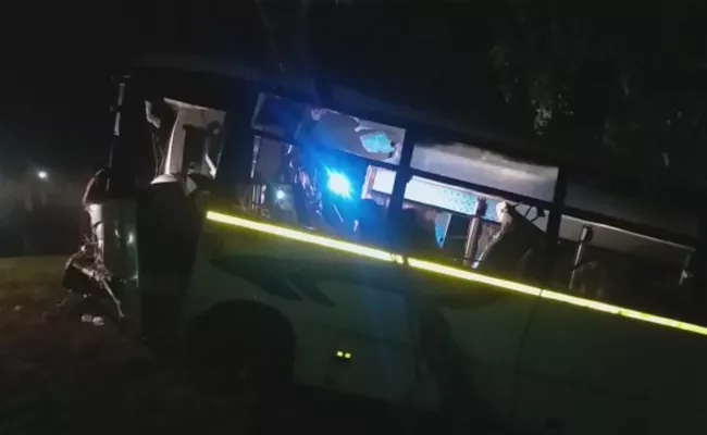 Bus Accident Took Place At Tamilnadu Tindivanam - Sakshi