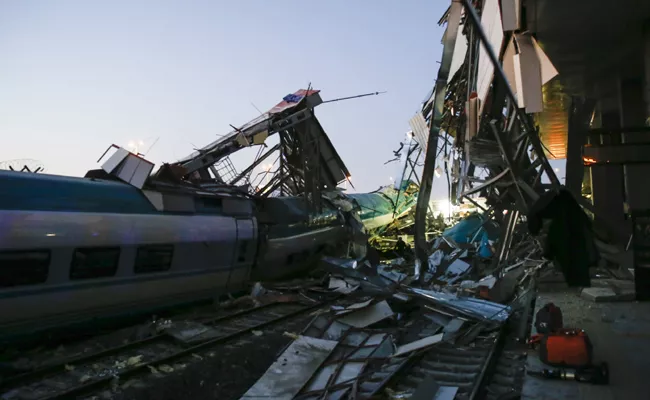 Many dead after Trains Crash in Ankara - Sakshi