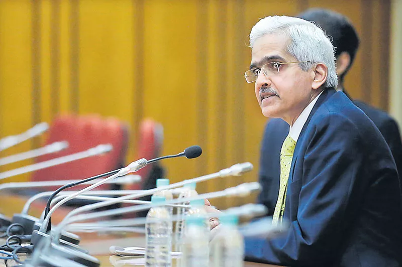 RBI Governor Shaktikanta Das takes reality check with PSU bank chiefs - Sakshi