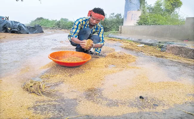 Heavy rain in Karimnagar and Adilabad districts - Sakshi