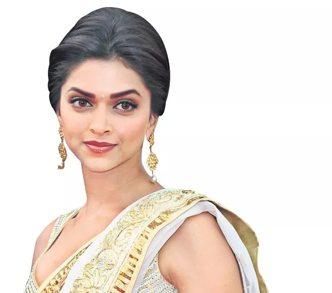 Deepika Padukone to play acid attack survivor Laxmi Agarwal in biopic - Sakshi