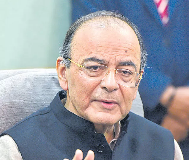 Arun Jaitley admits to 2-3 areas of differences between Centre, RBI - Sakshi