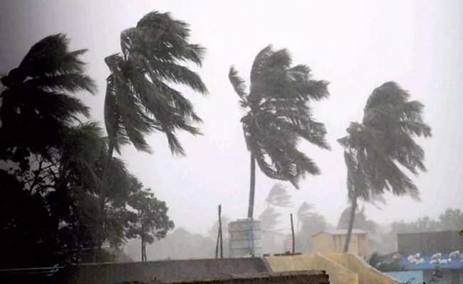 Pethai Cyclone To Hit Seashore Areas In East Godavari - Sakshi