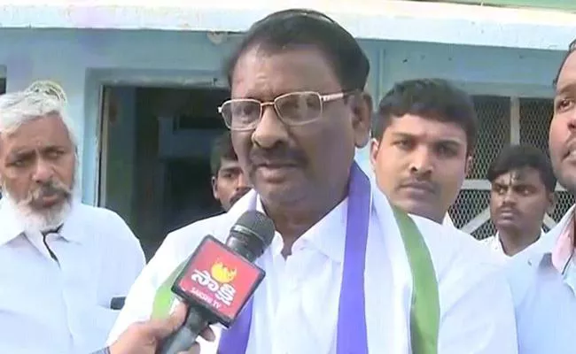 YSRCP Leader Thippeswamy Seek Oath As MLA - Sakshi