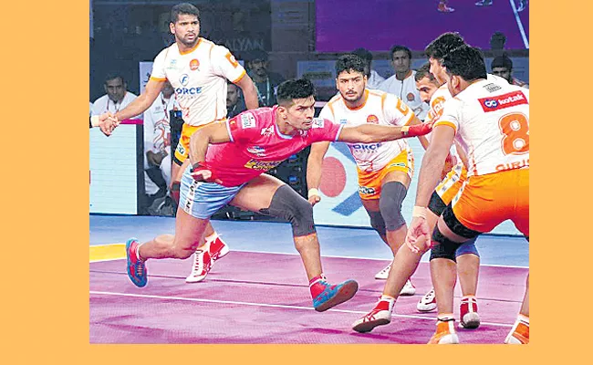 Jaipur Pink Panthers won On the Purnery Palton - Sakshi