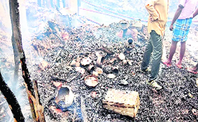 Fire accident in MUMMIDIVARAM - Sakshi