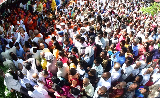 Tirumala Temple Full Rush With Devotees - Sakshi