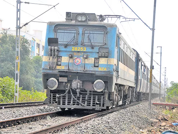 Railway alert about Pedthai Cyclone Effect - Sakshi