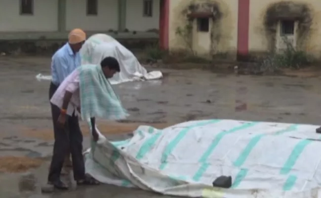 Cyclone Phethai Threats Telangana Old Districts Khammam And Warangal - Sakshi