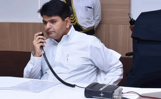 Collector karthikeya Mishra Respond on Cyclone Pethai - Sakshi