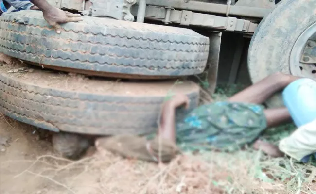 Lorry Roll Obered in Visakhapatnam - Sakshi