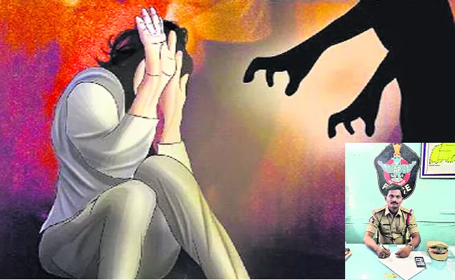 SI Misbehave With Women In Interrogation Anantapur - Sakshi