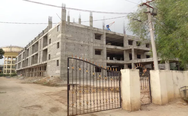 Delay In Accommodation Rooms Construction In Vemulawada - Sakshi