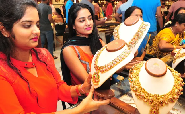  One-Rupee gold lures Indians as sellers seek to boost demand - Sakshi