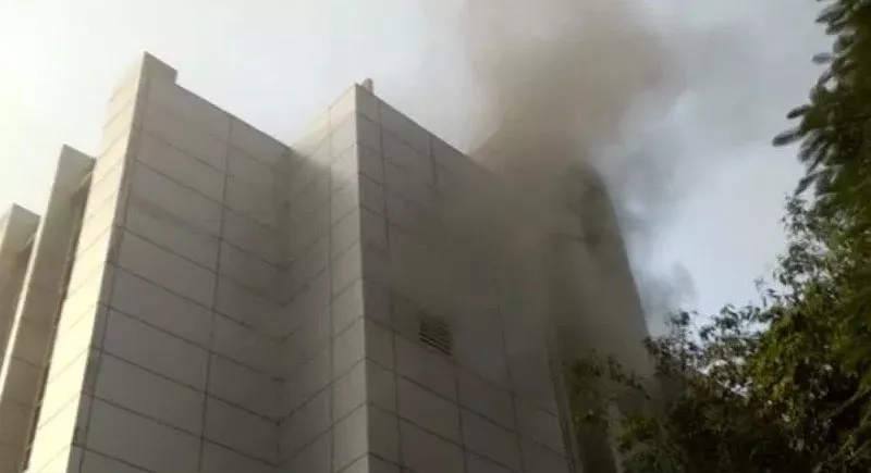 Fire breaks out at ESIC Kamgar Hospital in Andheri - Sakshi