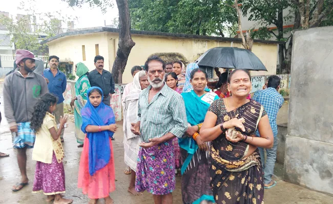 People Suffering in Rehabilitation Centers East Godavari - Sakshi