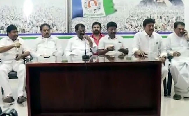 YSRCP Leaders Slams Chandrababu Naidu In Vijayawada - Sakshi