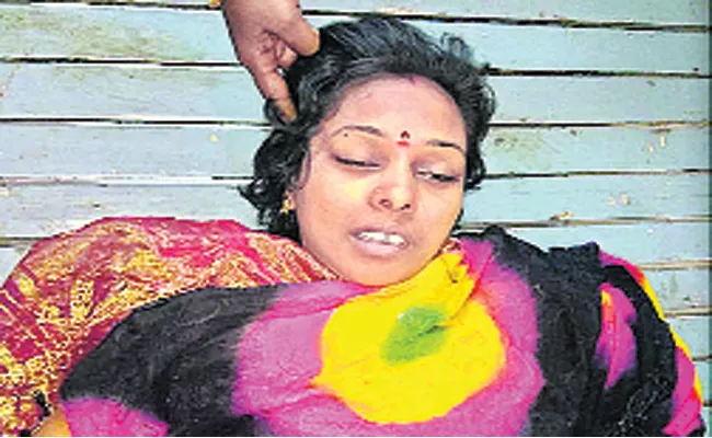 Woman Died in Bus Accident Chittoor - Sakshi