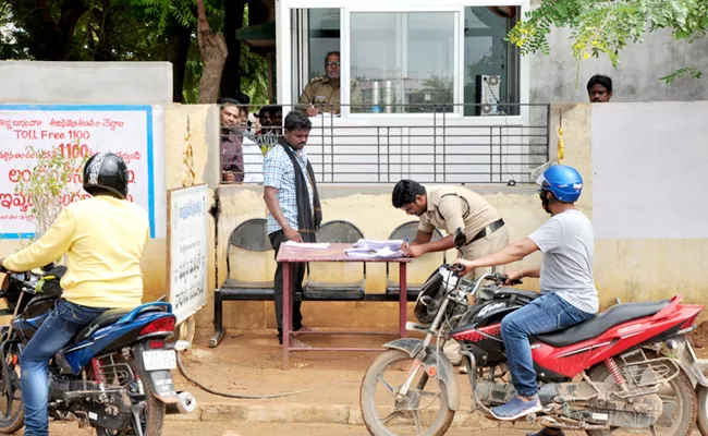 License Issues With out Tests in Nellore RTO office - Sakshi