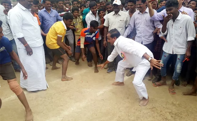 Shilpa Chakrapani Reddy Play kabaddi With Students in Kurnool - Sakshi