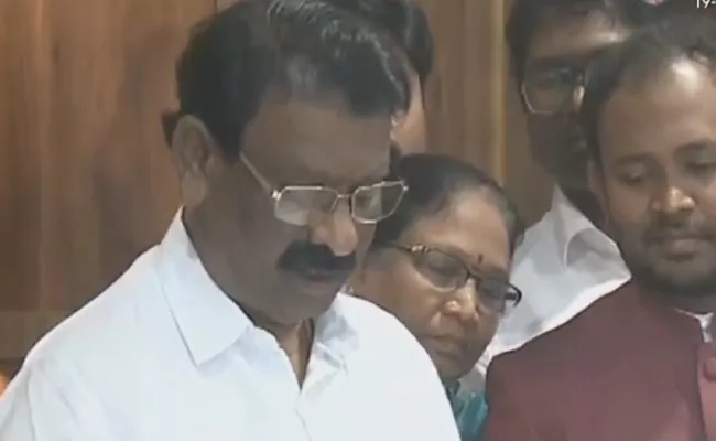 Thippeswamy Swearing As Madakasira MLA - Sakshi