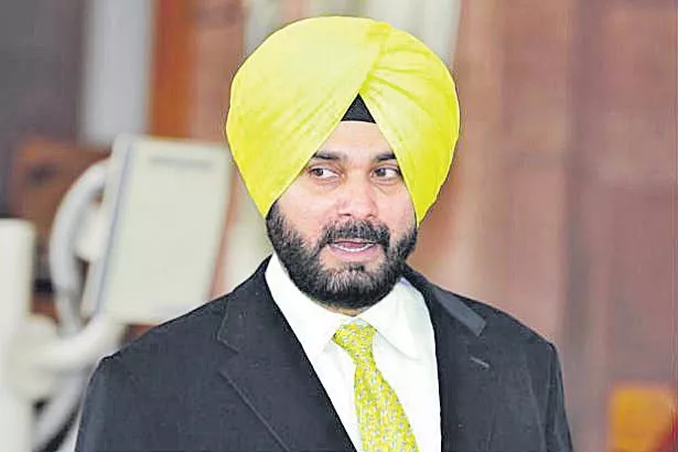 Sidhu faces flak over jibe at Amarinder Singh - Sakshi