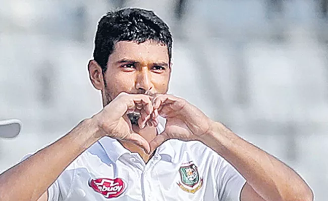 Mahmudullah the star as Bangladesh storng to dominant position - Sakshi