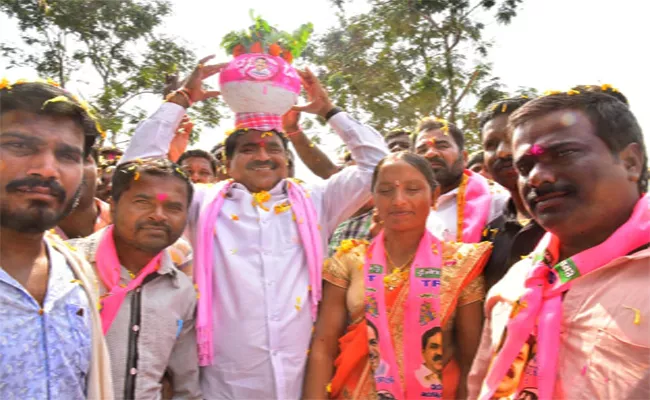 Give One Chance To TRS Party In Palakurthi - Sakshi