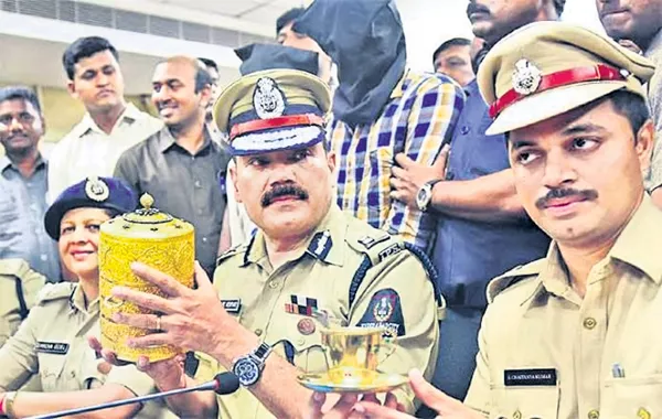 Gold Thief Buyers are Drought! - Sakshi