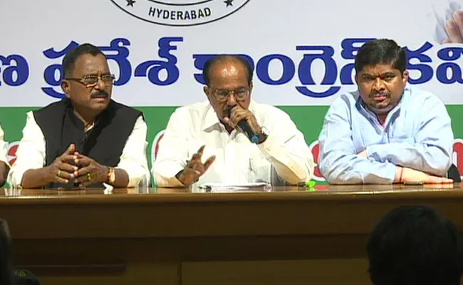 Veerappa Moily Slams BJP Government - Sakshi