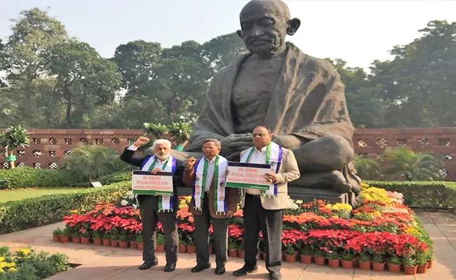 YSRCP MPs Protest At Gandhi Statue In Parliament For Special Status - Sakshi