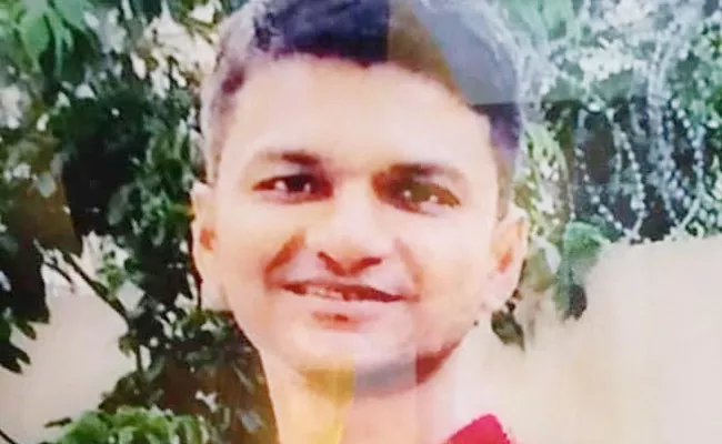 Techie Commits Suicide In Noida - Sakshi