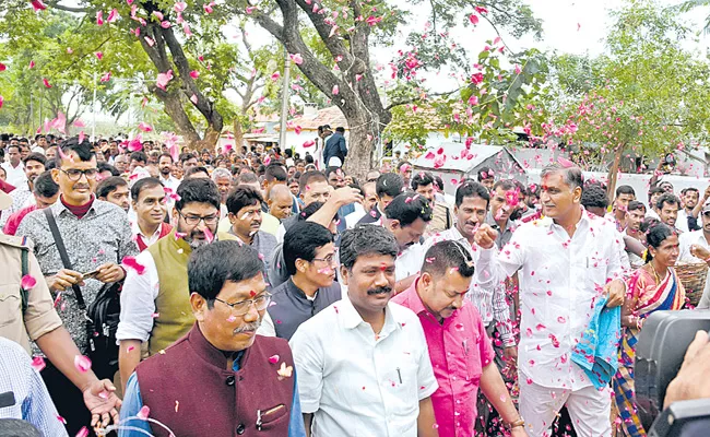 Harish Rao adopted by the village representatives, officials praised - Sakshi