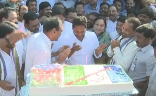 YS Jagan PrajaSankalpaYatra 327th Day Begins - Sakshi