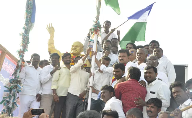 Doctor YSRCP Leader Thippeswamy Slams TDP - Sakshi