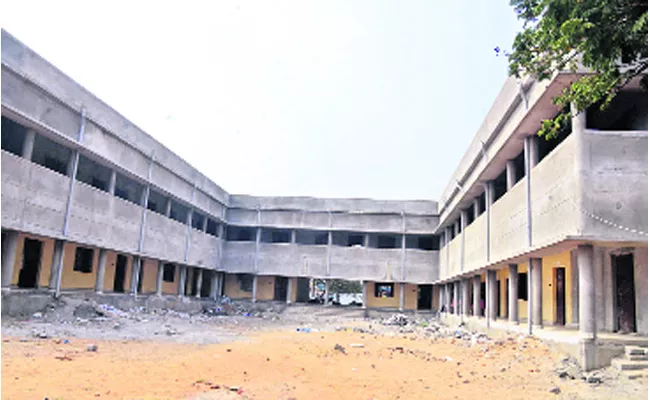 Officials Not Completing Junior Colleges Buildings Construction - Sakshi