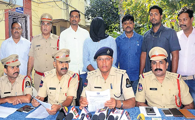 Rental Cars Sales Gang Arrest in Hyderabad - Sakshi