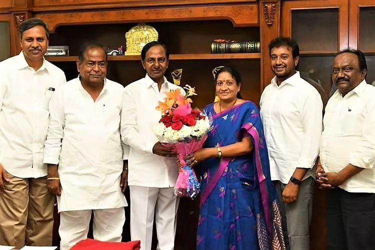 MLC Akula Lalitha Meets Her Supporters In Nizamabad - Sakshi