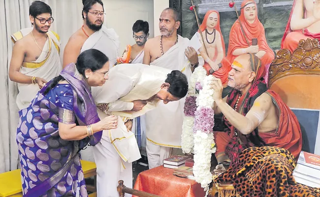 KCR Visits Sharadha Peetam In Vizag - Sakshi