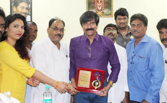 Actor Bhanuchandar Join in YSRCP Visakhapatnam - Sakshi