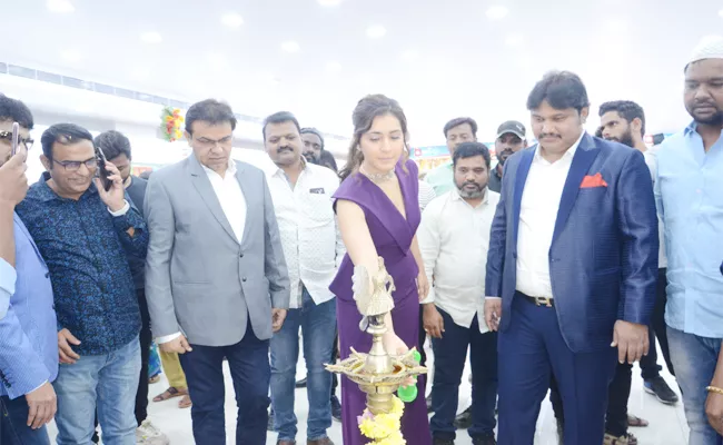 Rashi Kanna Opened New Big C Showrrom in East Godavari - Sakshi