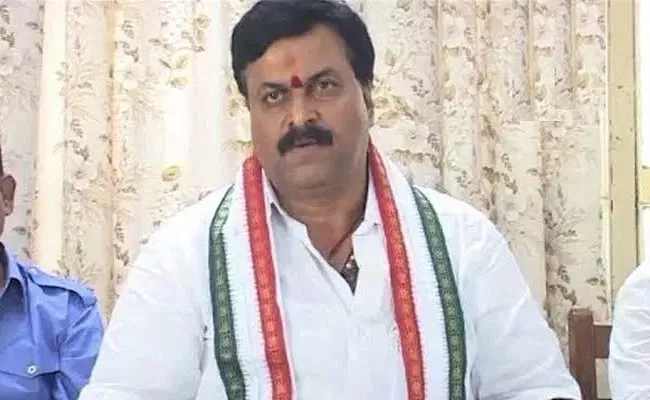 Congress Leader Ponguleti Sudhakar Reddy Slams Both State And Central Governments In Hyderabad - Sakshi