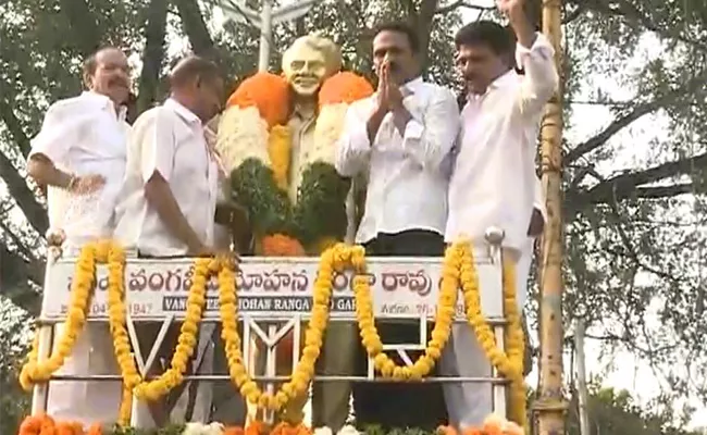 Vangaveeti Radhakrishna Pays Tributes To Vangaveeti Mohana Ranga - Sakshi