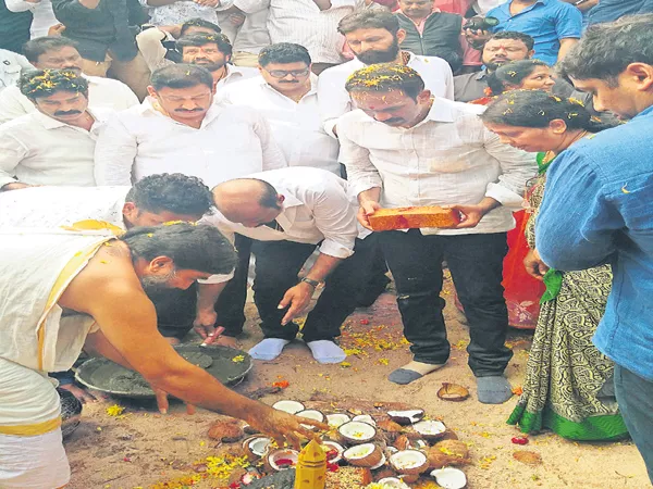 Huge tribute to Vangaveeti Ranga - Sakshi