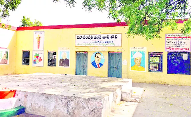 Problems In Govt Schools Warangal - Sakshi