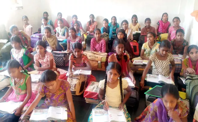 Girls Suffering in kasthurba Gandhi School kurnool - Sakshi