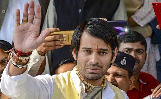 Tej Pratap Yadav Asked To Nitish Kumar For A House - Sakshi