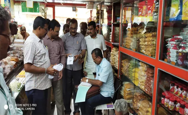 Vigilance Attack on Adulterated Food in Prakasam - Sakshi